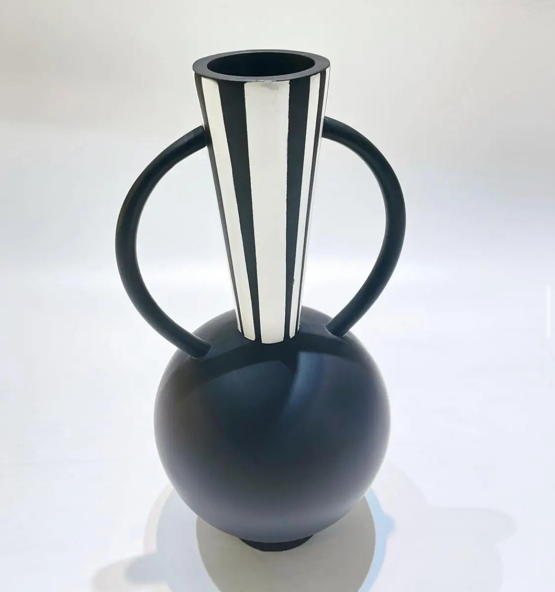 Black And White Vase — Handcrafted Export Product by NXTGENEXPORTS, Moradabad